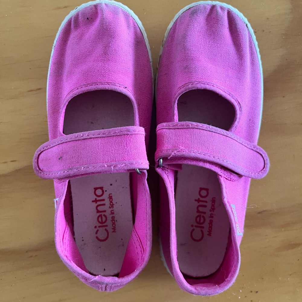 Cienta Bright Pink Kids Shoes